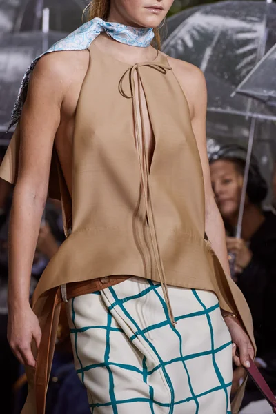 Look 11